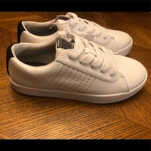 NWT Art Class low top sneakers